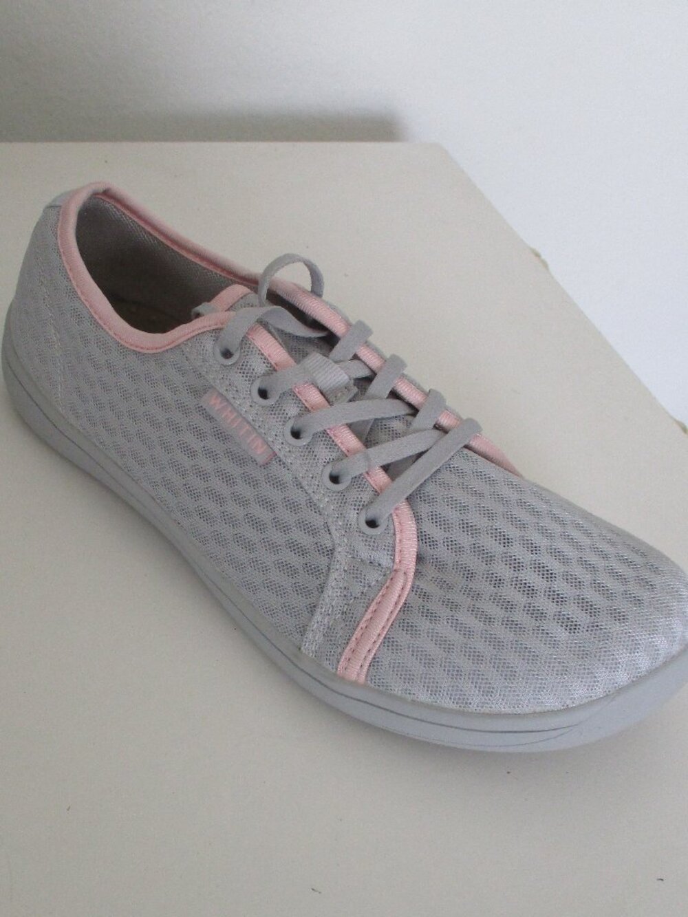 Whitin Womens Barefoot Gray Pink Mesh Lace-up Flat Fashion Sneaker NWOB - 41 EUR